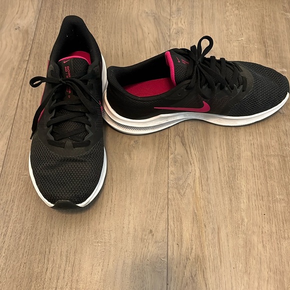 New condition Nike downshifter runners - Picture 2 of 5